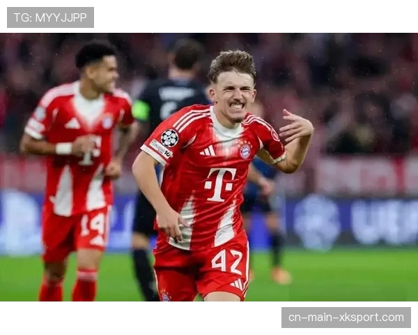拜仁小将卡尔补时绝杀后狂奔庆祝队友围拥